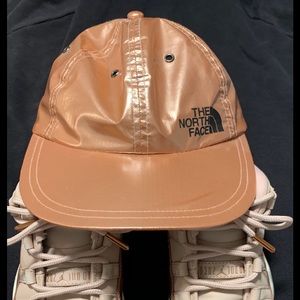 Hypebeast north Face/supreme women’s hat‼️FIRM💵‼️